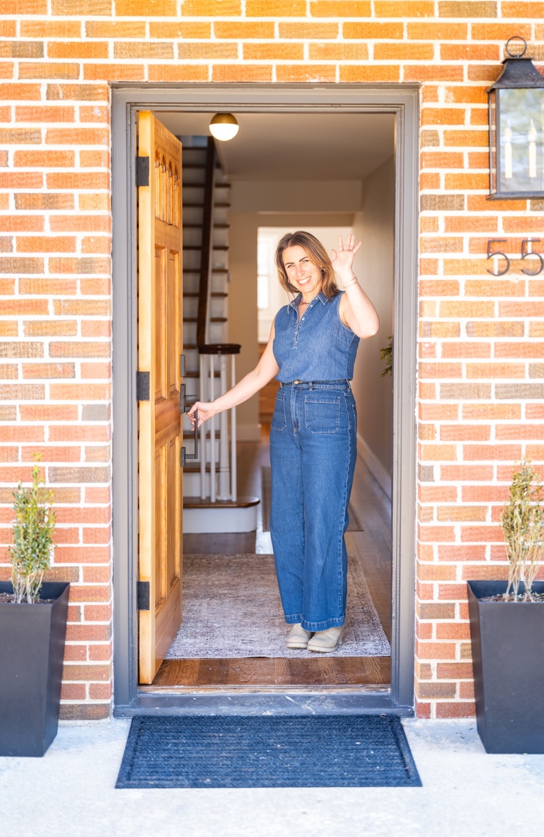 Asha Hertel welcoming you at the front door